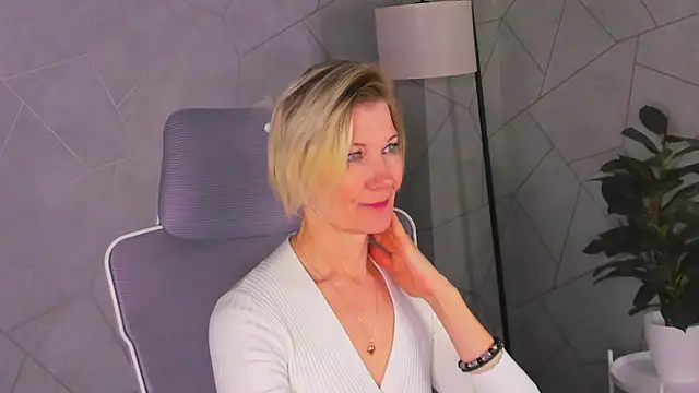 Snapshot of Julie_Lucas chatting on March 2026 12:37:02 AM Julie Lucas online show from March 2026 12:37:02 AM