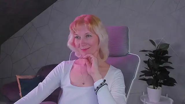 Snapshot of Julie_Lucas chatting on March 2026 08:58:02 AM Julie Lucas online show from March 2026 08:58:02 AM