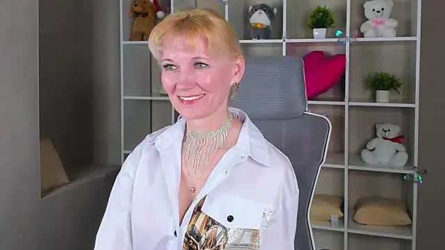 Snapshot of Julie_Lucas chatting on April 2026 12:19:01 AM Julie Lucas online show from April 2026 12:19:01 AM