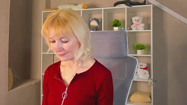 Snapshot of Julie_Lucas chatting on April 2026 12:21:02 AM Julie Lucas online show from April 2026 12:21:02 AM