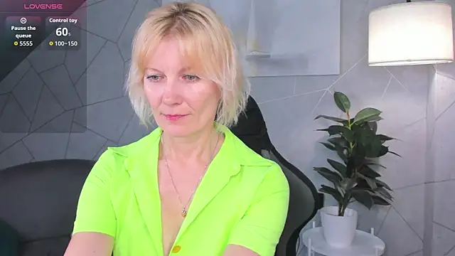 Snapshot of Julie_Lucas chatting on June 2026 11:41:02 PM Julie Lucas online show from June 2026 11:41:02 PM