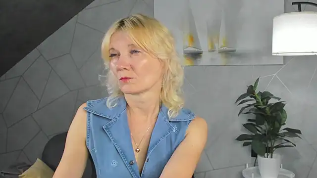 Snapshot of Julie_Lucas chatting on June 2026 12:10:02 AM Julie Lucas online show from June 2026 12:10:02 AM