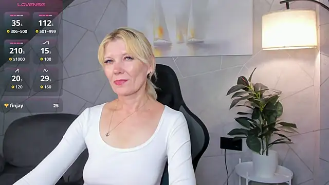 Snapshot of Julie_Lucas chatting on July 2026 11:44:01 PM Julie Lucas online show from July 2026 11:44:01 PM