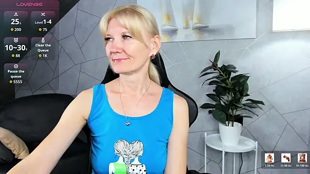 Snapshot of Julie_Lucas chatting on July 2026 12:05:01 AM Julie Lucas online show from July 2026 12:05:01 AM
