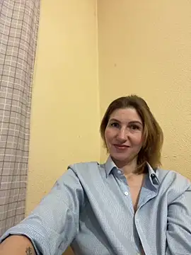 Snapshot of _Crystal_2 chatting on February 2026 03:17:02 PM Crystal 2 online show from February 2026 03:17:02 PM