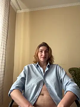 Snapshot of _Crystal_2 chatting on March 2026 01:39:01 PM Crystal 2 online show from March 2026 01:39:01 PM