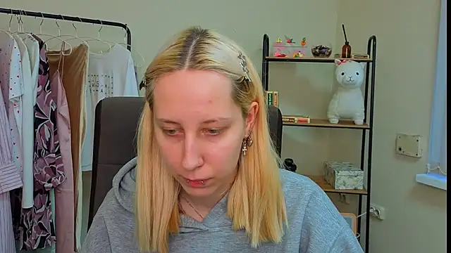 EmilyReyess online show from February 2026 02:10:01 PM