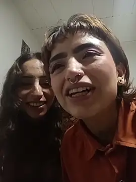 Snapshot of AlexxaAndRileyy chatting on April 2026 04:05:02 AM AlexxaAndRileyy online show from April 2026 04:05:02 AM