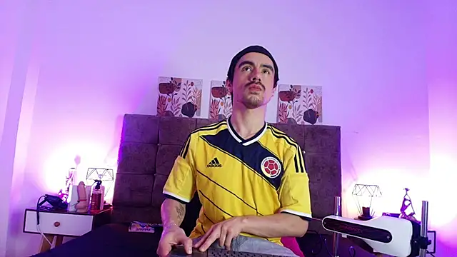 Ethan Briggs  online show from June 2026 03:40:02 AM