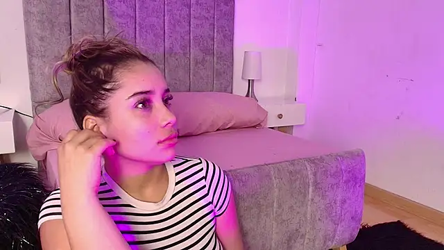 Lucy Carson  online show from February 2026 03:43:01 AM