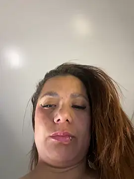Snapshot of Pretty__Milf chatting on June 2026 01:28:01 PM Pretty Milf online show from June 2026 01:28:01 PM