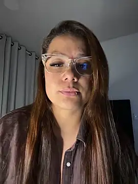 Snapshot of Pretty__Milf chatting on June 2026 11:18:02 PM Pretty Milf online show from June 2026 11:18:02 PM