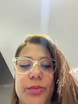 Snapshot of Pretty__Milf chatting on June 2026 04:53:01 PM Pretty Milf online show from June 2026 04:53:01 PM
