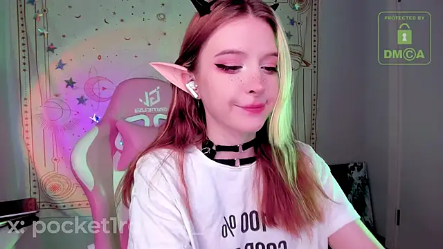 Snapshot of _PocketRocket_ chatting on October 2025 10:41:02 PM PocketRocket online show from October 2025 10:41:02 PM