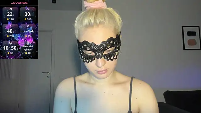 Polly Skil online show from June 2026 06:32:02 PM
