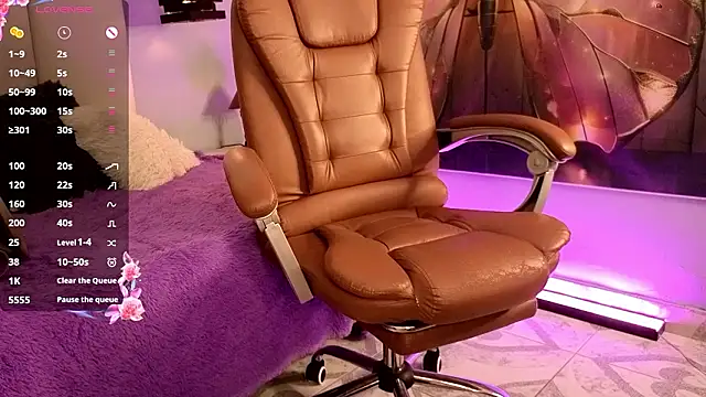 NahommyPearson online show from February 2026 02:22:02 PM