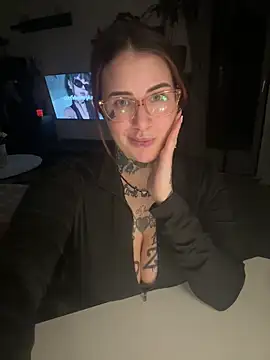 Snapshot of NyxTattoo chatting on February 2026 06:39:02 PM NyxTattoo online show from February 2026 06:39:02 PM