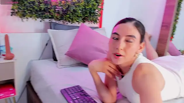 Itzel Geneva online show from June 2026 03:14:02 PM