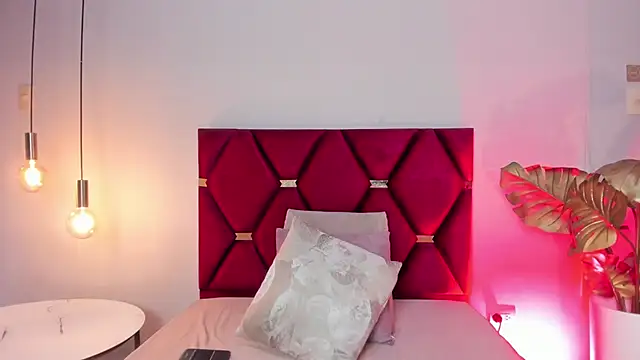 TessaMonroee online show from February 2026 06:12:02 PM