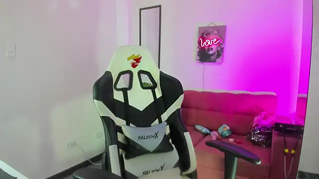 Xiomara as online show from March 2026 01:15:02 PM