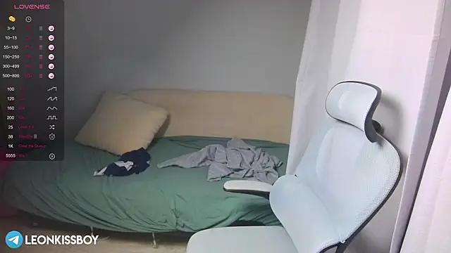 LeonBoykisser online show from March 2026 05:27:01 PM