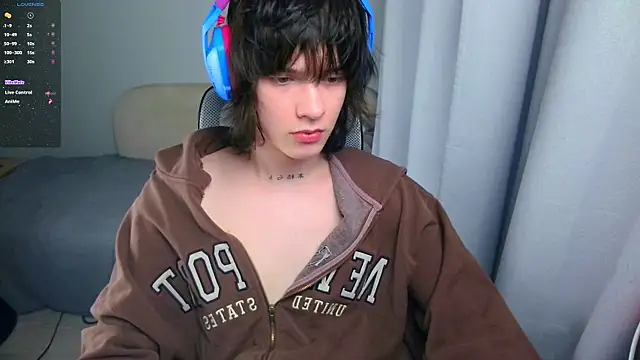 LeonBoykisser online show from June 2026 10:13:02 PM