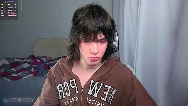 LeonBoykisser online show from June 2026 06:51:02 PM