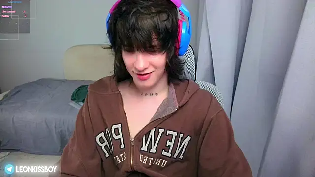LeonBoykisser online show from June 2026 06:50:01 PM