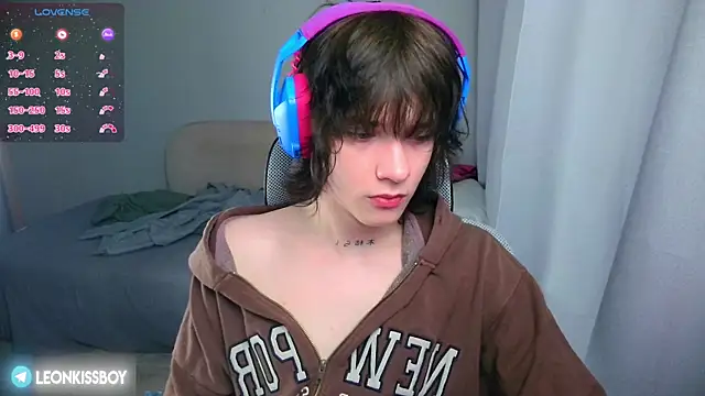 LeonBoykisser online show from June 2026 08:41:01 PM