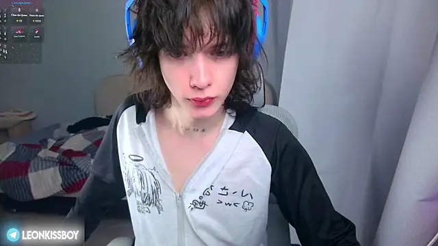 LeonBoykisser online show from June 2026 07:00:01 AM