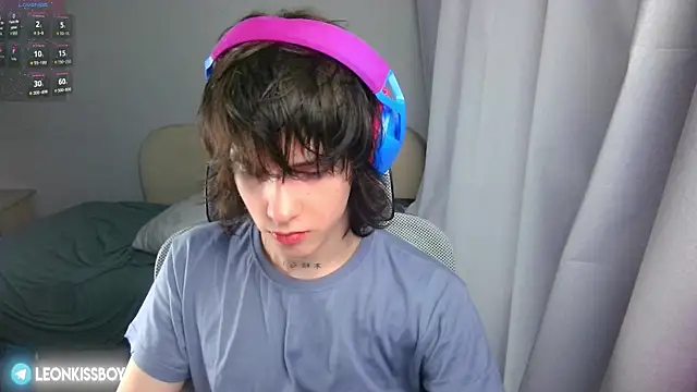 LeonBoykisser online show from June 2026 05:43:02 PM
