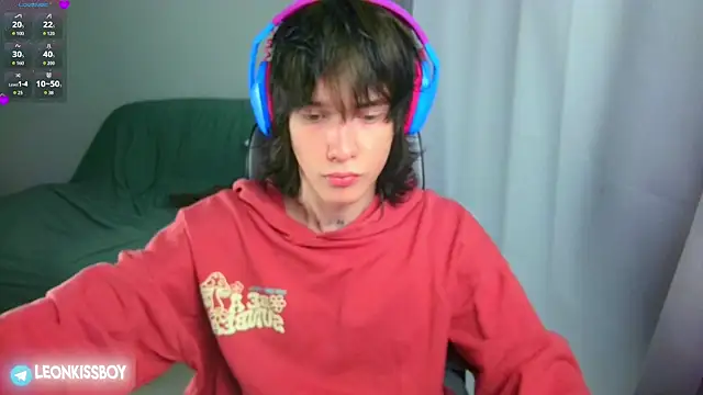 LeonBoykisser online show from June 2026 02:43:02 PM