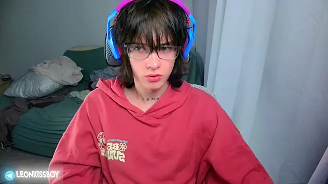 LeonBoykisser online show from June 2026 05:28:01 PM