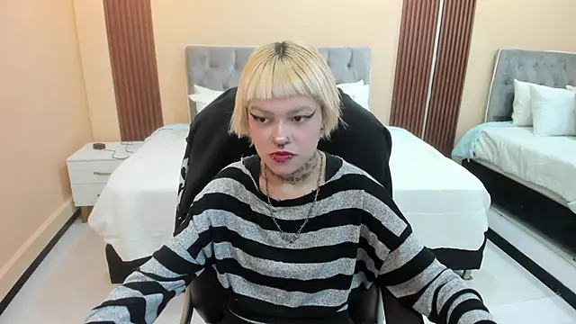 Bela Craxkerr online show from April 2026 01:03:02 PM