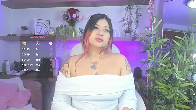 Snapshot of _Lorraine_v chatting on May 2026 09:01:01 PM Lorraine v online show from May 2026 09:01:01 PM