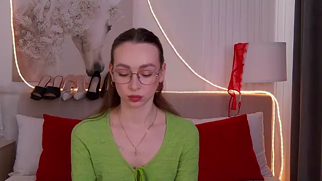 Emily Simon online show from March 2026 05:03:02 AM