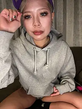 BADBITCHISAKI online show from February 2026 12:48:02 PM