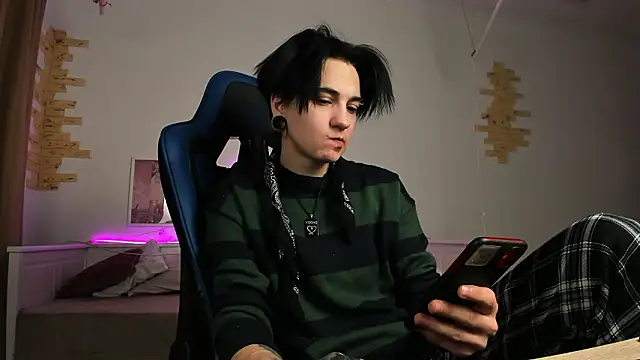 RayTaylorr online show from February 2026 11:31:01 AM