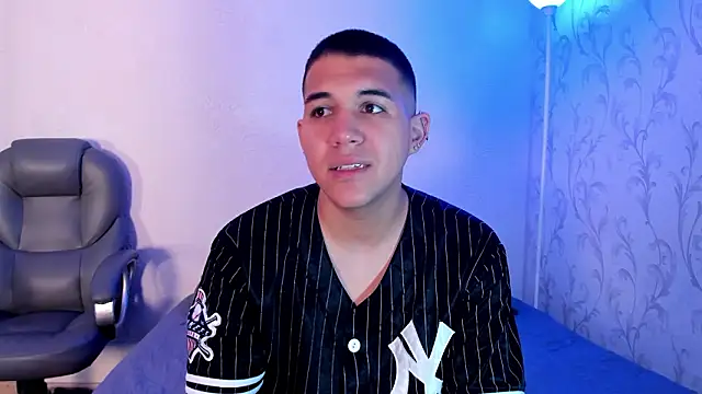 Tadeo vega  online show from February 2026 04:05:02 AM