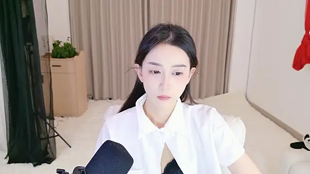 Dancing-Coco12 online show from February 2026 01:37:02 PM