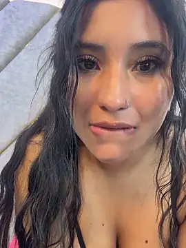 valenlopezz  online show from June 2026 06:54:02 PM