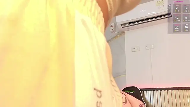 Scarlet Vixen  online show from February 2026 12:01:02 PM