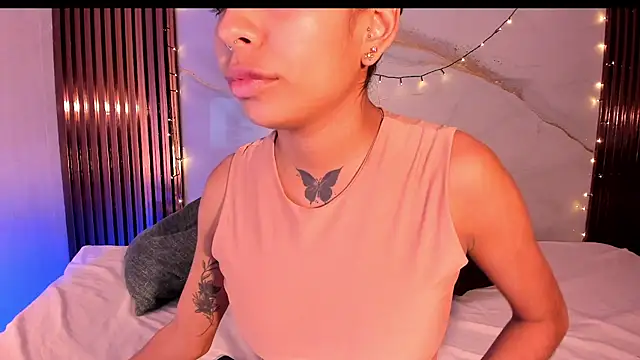 Snapshot of Scarlet_Vixen_ chatting on July 2026 01:03:01 PM Scarlet Vixen online show from July 2026 01:03:01 PM
