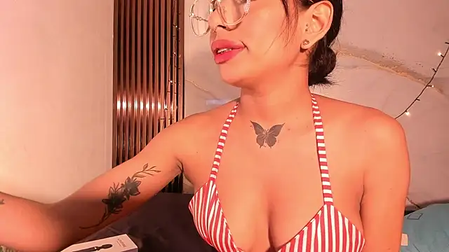 Snapshot of Scarlet_Vixen_ chatting on August 2026 02:48:02 AM Scarlet Vixen online show from August 2026 02:48:02 AM