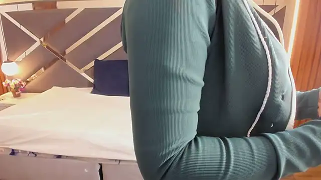 Snapshot of Ambarross_ chatting on March 2026 12:11:01 PM Ambarross online show from March 2026 12:11:01 PM