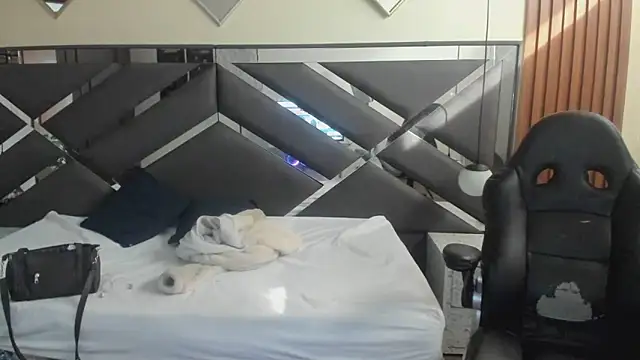 Snapshot of Ambarross_ chatting on March 2026 12:43:02 PM Ambarross online show from March 2026 12:43:02 PM