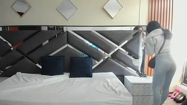 Snapshot of Ambarross_ chatting on March 2026 12:19:01 PM Ambarross online show from March 2026 12:19:01 PM