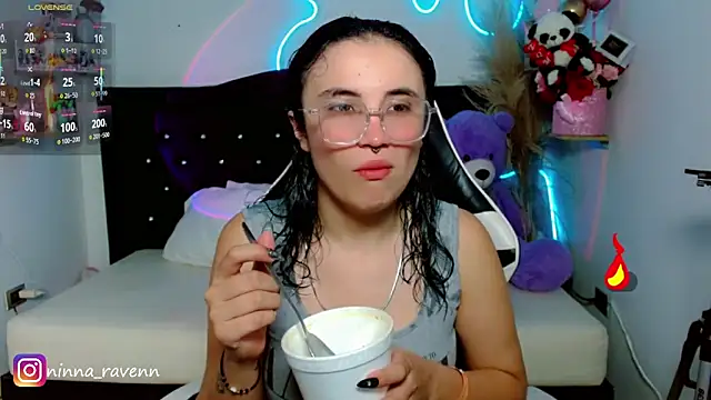 AriaDark online show from April 2026 10:07:02 PM