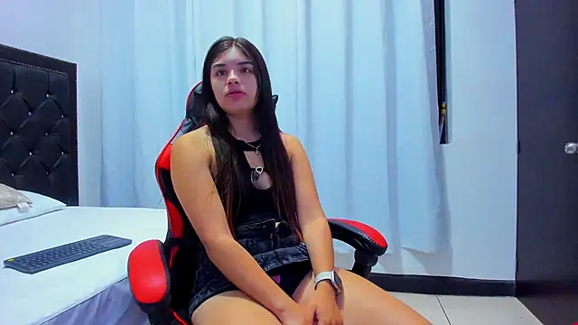 EmmaSnnow online show from February 2026 12:32:01 PM