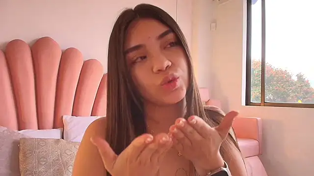 EmmaSnnow online show from February 2026 12:10:01 PM